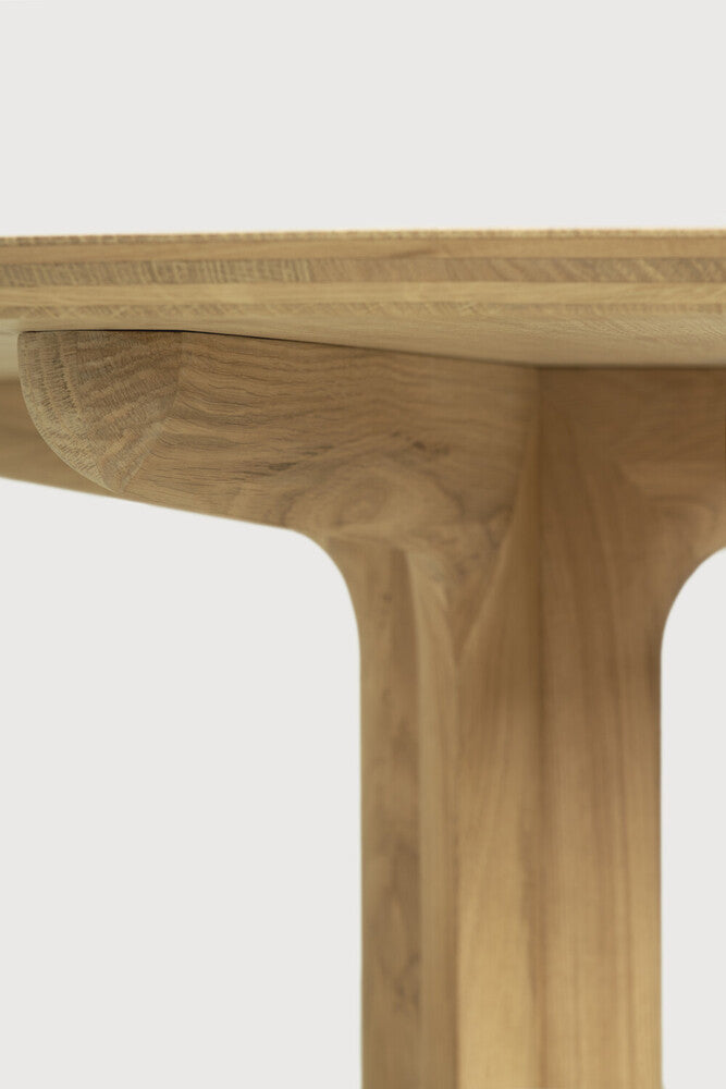 Corto dining table - round