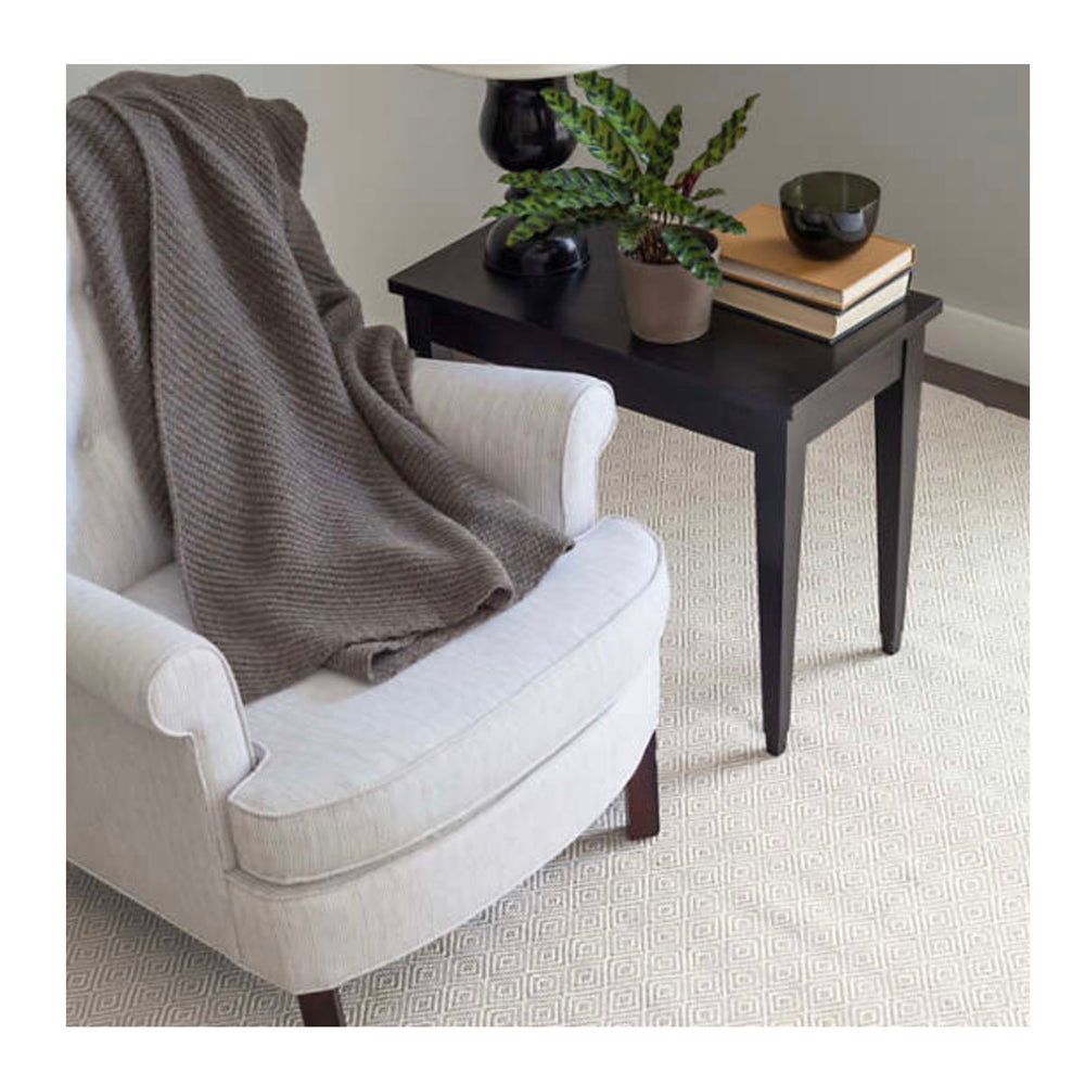 Beige diamond textured indoor outdoor rug. Indoor and outdoor rug. Fade resistant and eco-friendly rug.